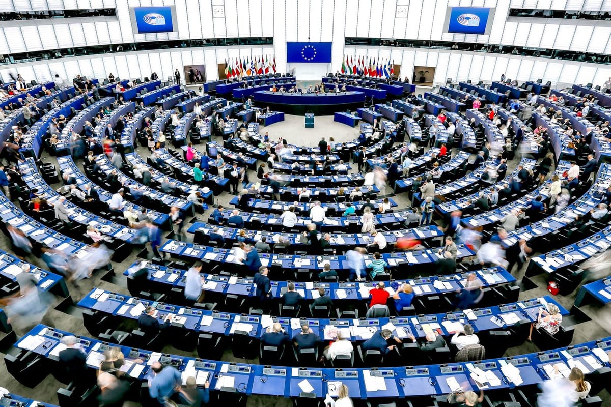 Le Parlement Européen: un des rares lieux où l’on débat (un peu) des effets secondaires graves des vaccins anti-COVID-19