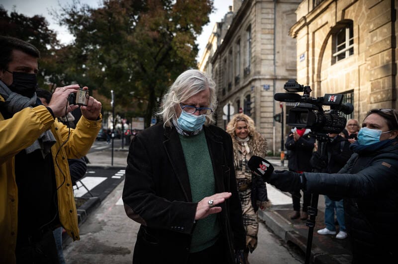 Les macronistes soumis à Big Pharma accusent Raoult d’être le gourou d’une secte