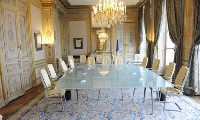 Laurent Fabius veut nous donner une leçon de démocratie