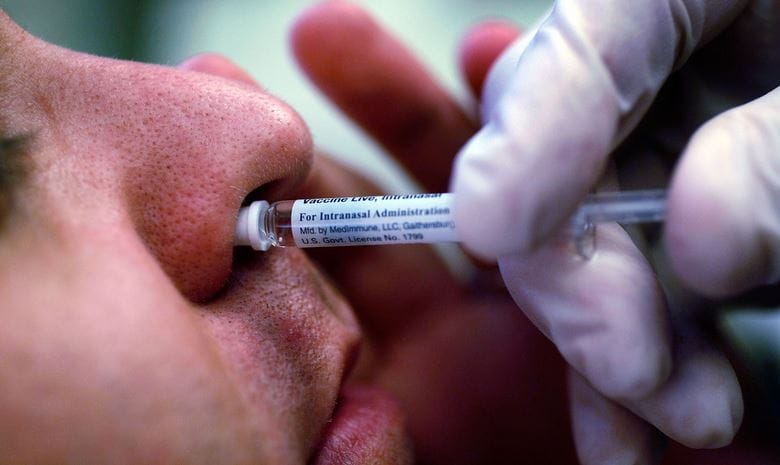 Vaccin nasal COVID: entre critiques politiques et innovations scientifiques