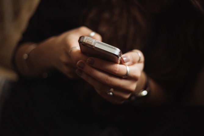 Le « cyberharcèlement », cheval de Troie de l’identité numérique – par Modeste Schwartz