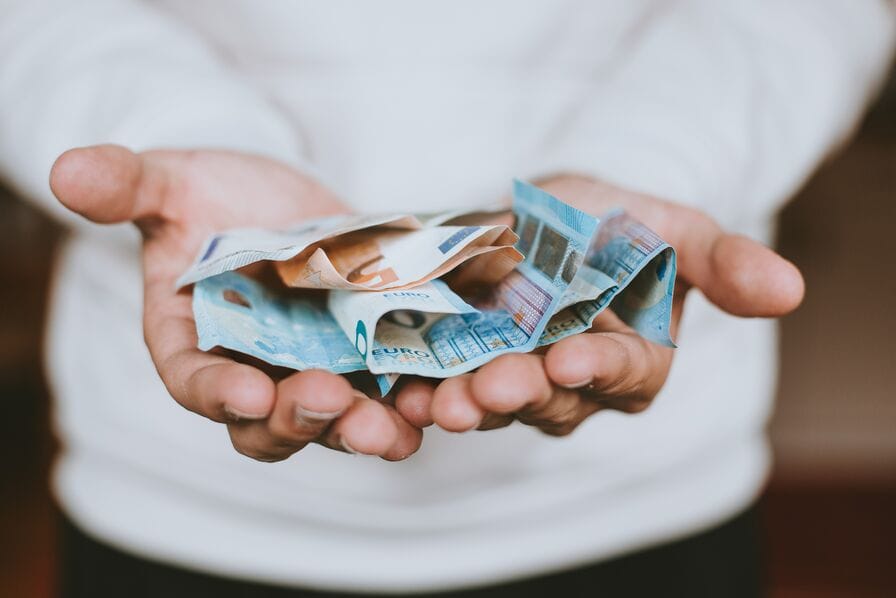 Saturer ses livrets réglementés, débancariser, que faire face à la crise ?