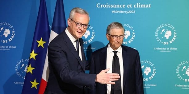 Bill Gates reçu en grande pompe par la macronie