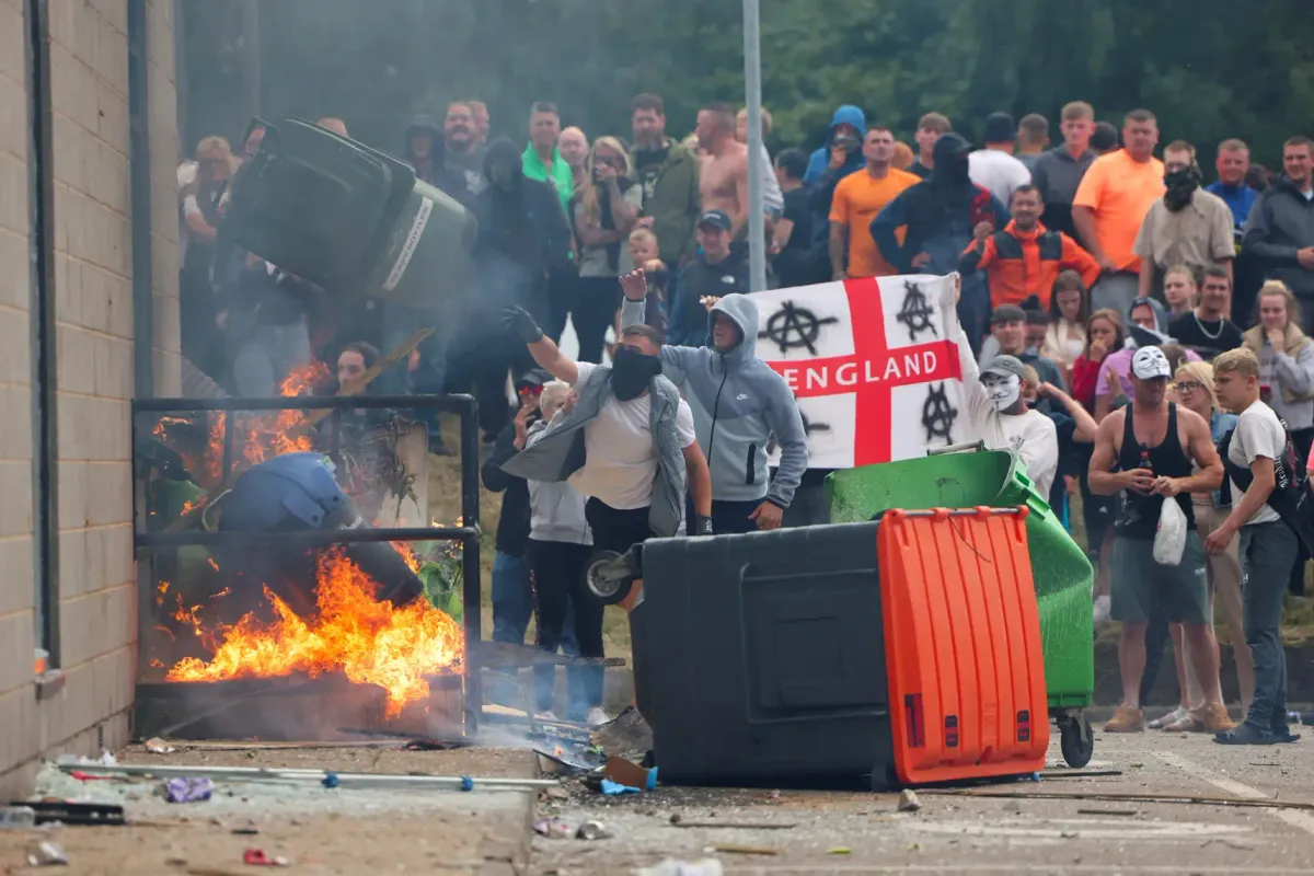 Emeutes en Grande-Bretagne: l’acte II du Brexit a commencé