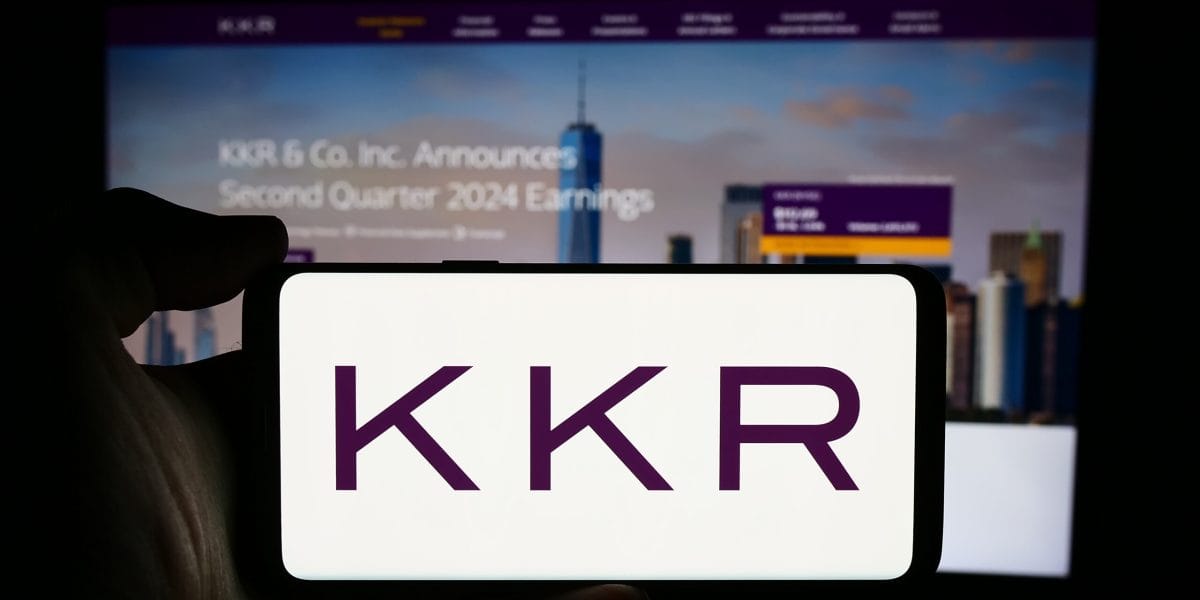 Alors que les autres paniquent, le fonds KKR à contre-courant, achète tout