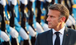 Citoyens ! le train de la censure macroniste entre en gare !