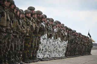 L'OTAN annonce des frappes préventives contre la Russie, par Elise Rochefort