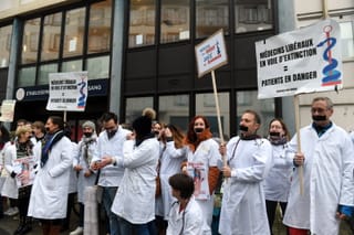 Médecins en grève : les esclaves bac +10 demandent des chaînes plus longues