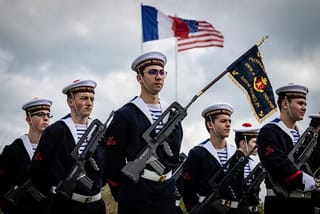 La Marine Française touche le fond, par Elise Rochefort