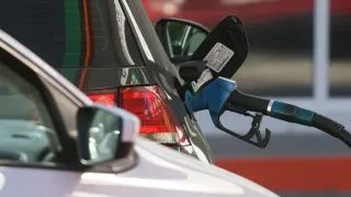 Crise du carburant, aides sélectives : les « vrais travailleurs » d’abord, les autres après