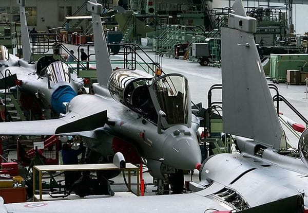 Défense: Lecornu affirme que "si l'armée est sous équipée, c'est la faute au Parlement"