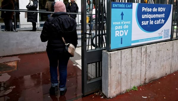 Budget 2026 : l'exonération fiscale des smicards, poison lent de la servitude volontaire, par Veerle Daens