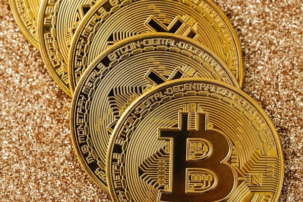 Or vs. bitcoin : faut-il choisir à l’heure où le dollar recule ?