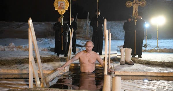 Pourquoi tant d'admirateurs de Poutine refusent-ils la moindre nuance ? par Elise Rochefort