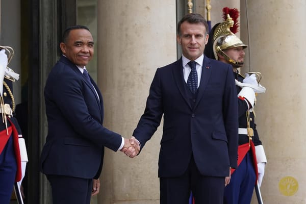 Entre Kremlin et Élysée : la “refondation” malgache joue sur deux tableaux