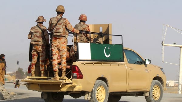 Guerre chaude Pakistan - Afghanistan : quel risque géopolitique ? par Thibault de Varenne