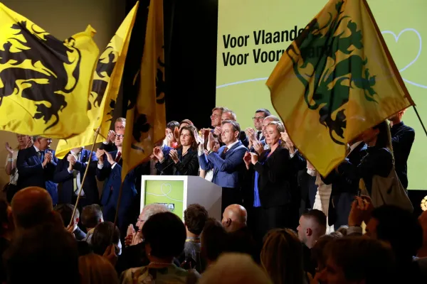 L'humeur de Veerle Daens : au CRIF, Lecornu annonce qu'il criminalise la contestation de la Belgique !