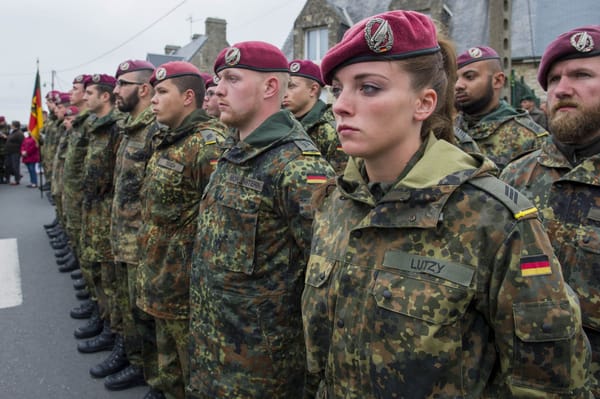 L'Allemagne instaure l'autorisation militaire de sortie du territoire pour les hommes, et la France ? par Elise Rochefort
