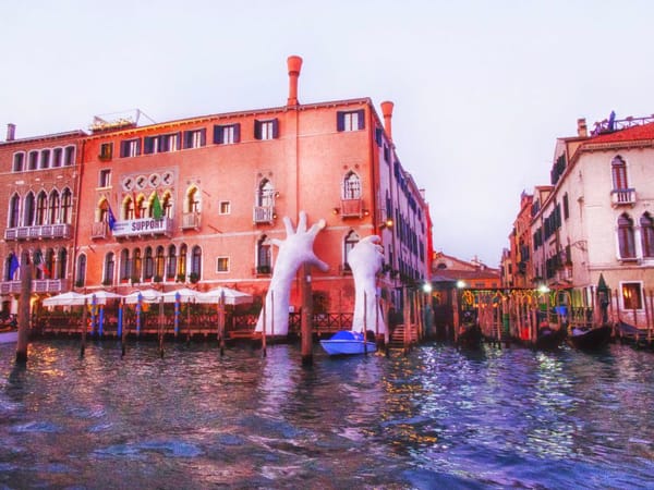 Pédophilie : l’étrange activisme de Jack Lang pointé par Kouchner