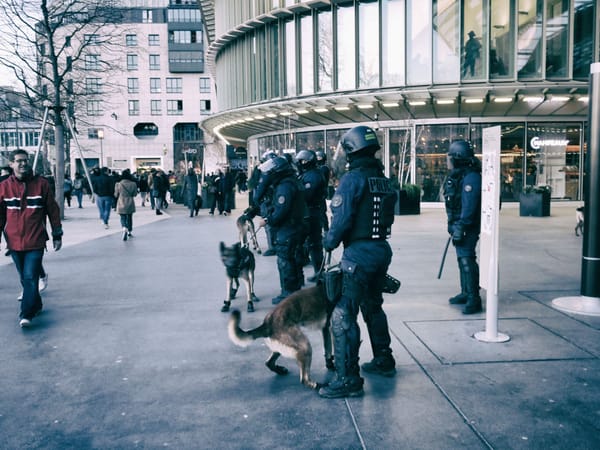 Après une nouvelle journée insurrectionnelle, Macron peut-il encore attendre pour prendre des mesures?