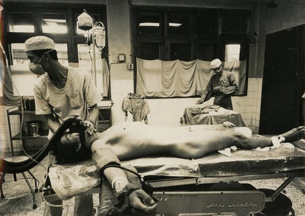 ????Coronavirus : à Paris, le tri a commencé entre malades jugés incurables et ceux qui restent en réanimation