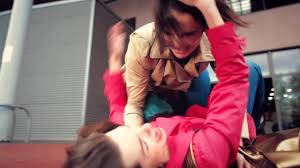 ????Macron, au bord de la crise de nerfs, pousse dangereusement l’exécutif à bout