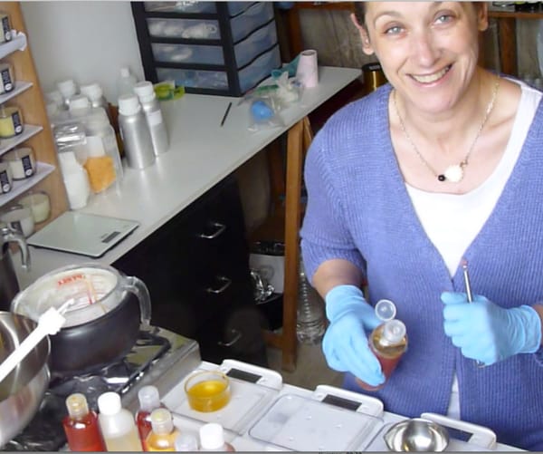 « Comme j’ai un fils de 10 ans, je ne peux pas flancher face au confinement » (Geneviève, commerçante bretonne)