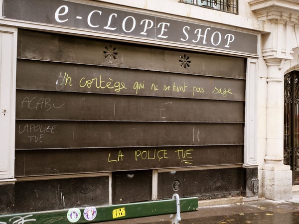Paris dévastée par les Gilets Jaunes : les images