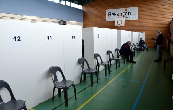 Arguant une reprise des cas, Aurélien Rousseau relance la folie covidienne