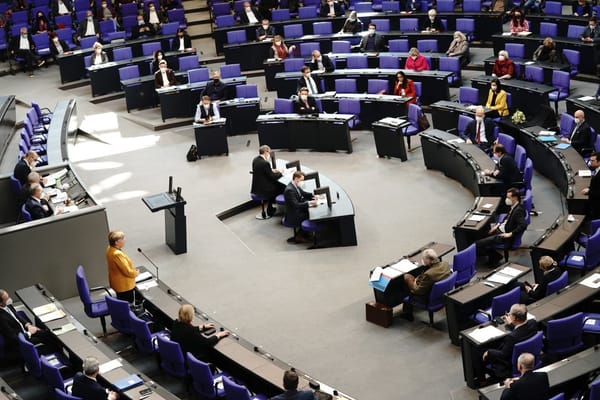 « Merkel doit partir! »: l’opposition durcit le ton devant le fiasco de la gestion allemande du COVID 19