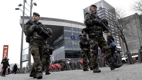 Armée vs Banlieues : les banlieues gagnent