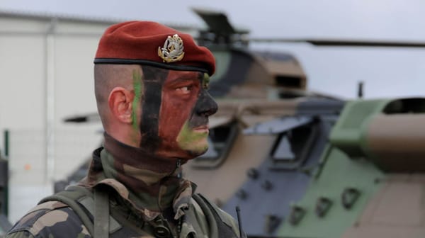 ALERTE : un officier parachutiste appelle à la guerre civile maintenant