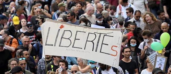 Emmanuel Macron pense-t-il à un Ministère de la lutte contre le complotisme?