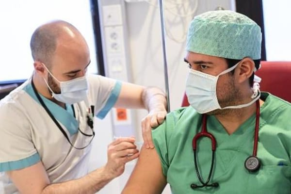 [PAYANT] URGENT – les écoles ne peuvent pas contrôler l’obligation vaccinale des étudiants en santé