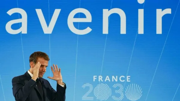 Macron annonce 30 milliards…déjà annoncés au printemps:  il veut faire croire que sa France immobile est « en marche »