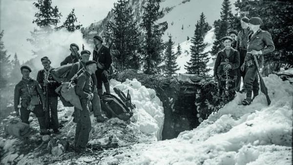 Passe sanitaire : la police tire sur la foule, la résistance s’organise