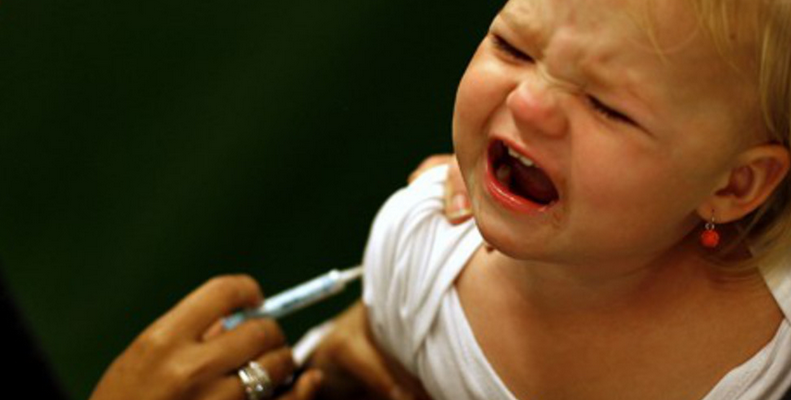 Israël, champion du monde de la vaccination, table sur la vaccination des bébés après l’échec de la 4e dose