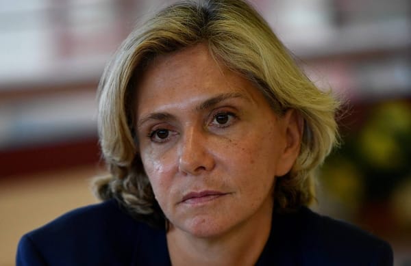 Valérie Pécresse: la seringue vaccinale dans une main, le kärcher dans l’autre