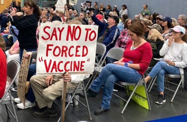 Royaume-Uni : la MHRA accusée de ne pas avoir signalé les effets secondaires des injections COVID