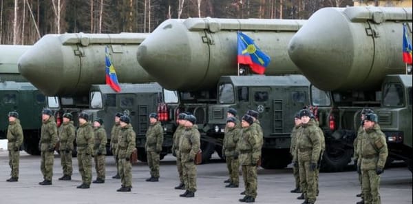 Un expert militaire russe explique pourquoi la force de dissuasion nucléaire a été mise en état d’alerte