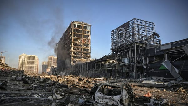 Centre commercial Rétroville de Kiev : les images du bombardement… à côté