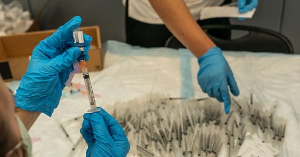 Dans une perspective du « tout vaccinal », la FDA approuve le Novavax actualisé