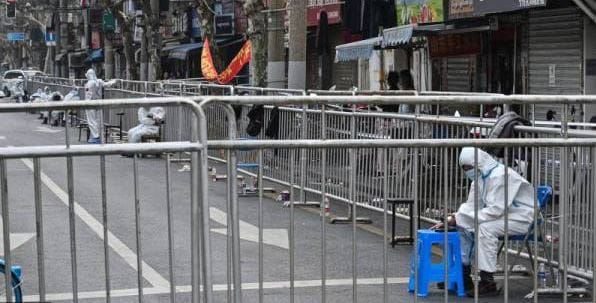 COVID-19 : face à la flambée des cas, 26 millions de personnes confinées à Shanghai