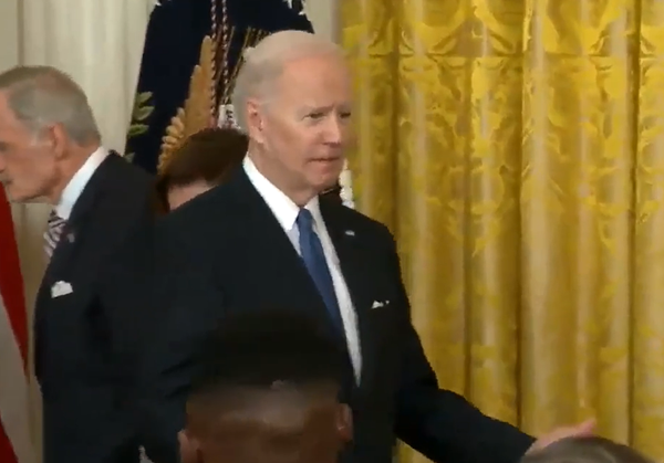 Biden isolé à la Maison-Blanche : les images pathétiques de sa solitude