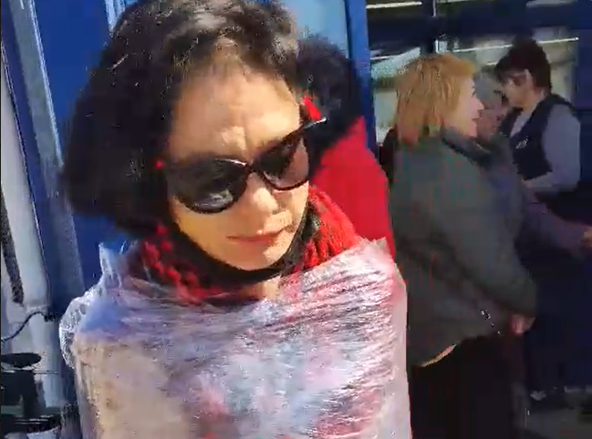 Les Ukrainiens attachent désormais des femmes BCBG aux poteaux pour les punir