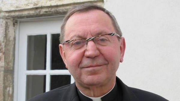 Un prêtre parisien spécialisé dans les funérailles témoigne sur les dégâts du vaccin