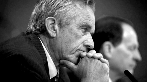 RFK Jr, figure anti-malbouffe, craque pour un Big Mac