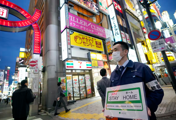Face à l’augmentation des cas, les experts de la santé japonais appellent à des restrictions anti-COVID