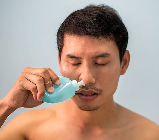 Une étude préconise un simple lavage nasal pour prévenir les formes graves du Covid-19
