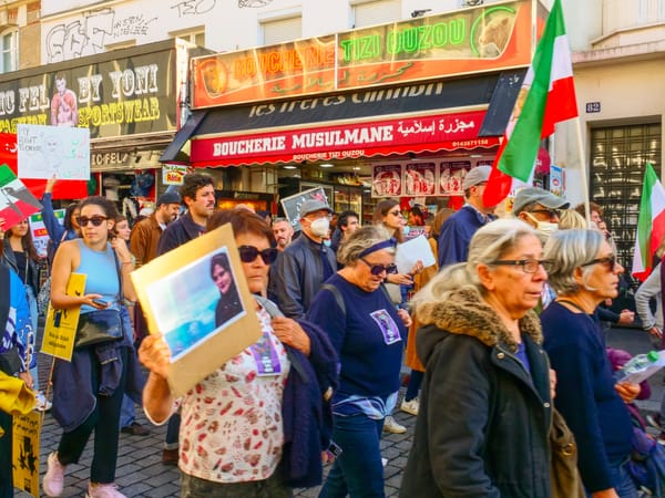 Femmes en Iran : images d’une manifestation « opportune » à Paris